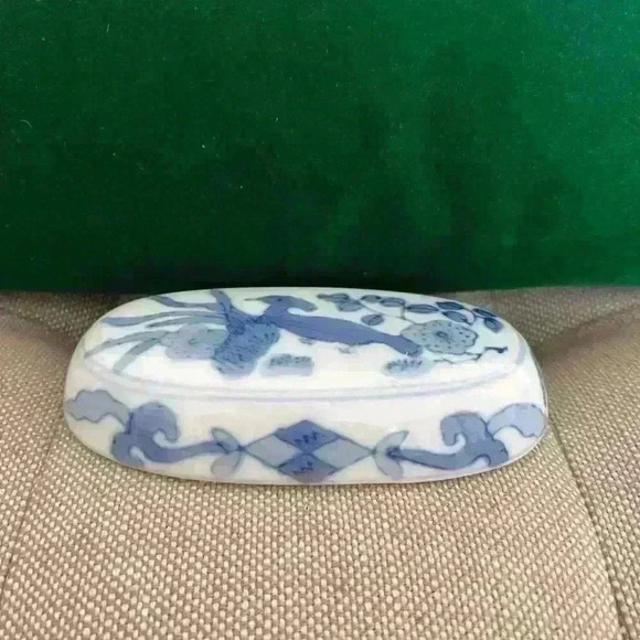 Vintage Blue and White Oval Bird and Floral Motif Trinket Box - Picture 6 of 9